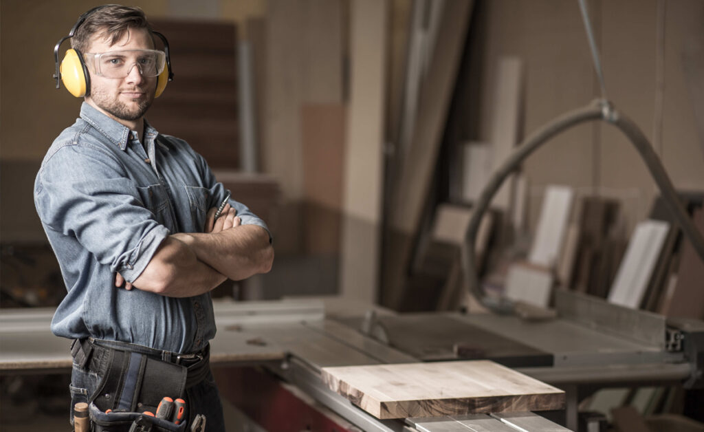 Arredo retail ed office: produzione custom vs standard. Scegliere l'approccio ottimale